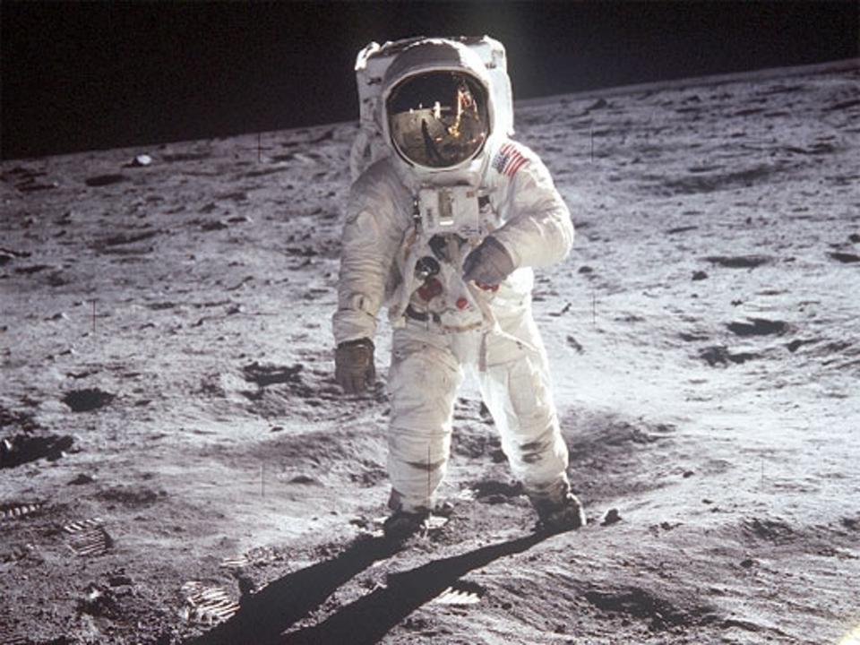 Apollo 11 Computer vs Todays Smartphone